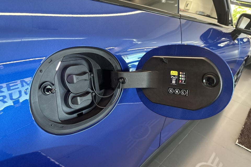 MINI Cooper SE Favoured Trim M 3d