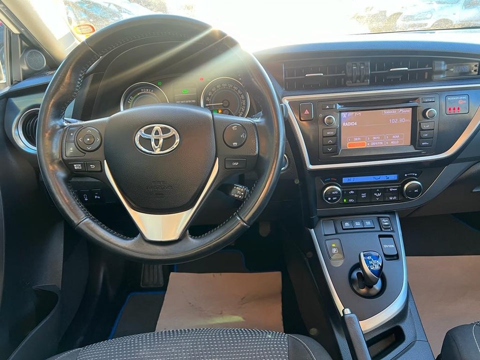 Toyota Auris 1,8 Hybrid H3 CVT 5d