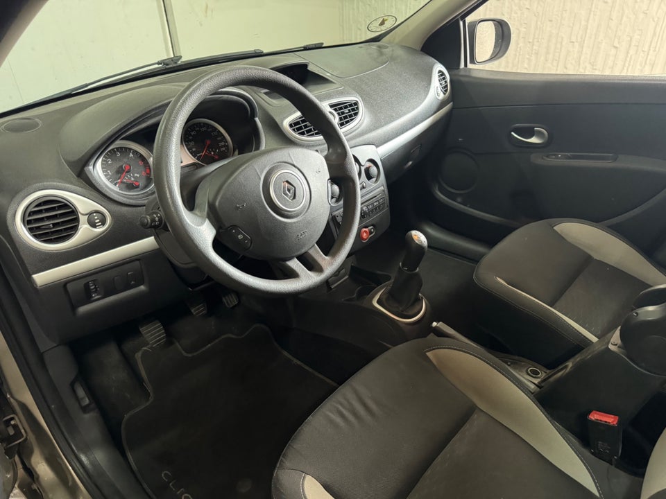 Renault Clio III 1,5 dCi 75 Expression 5d