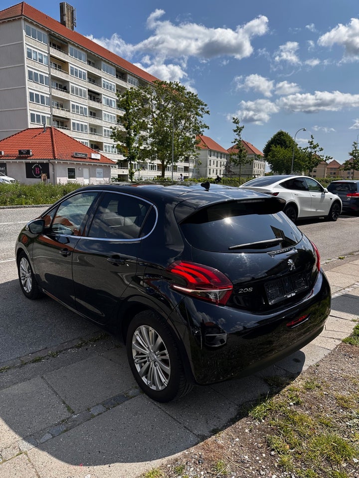 Peugeot 208 1,6 BlueHDi 100 Allure Sky 5d