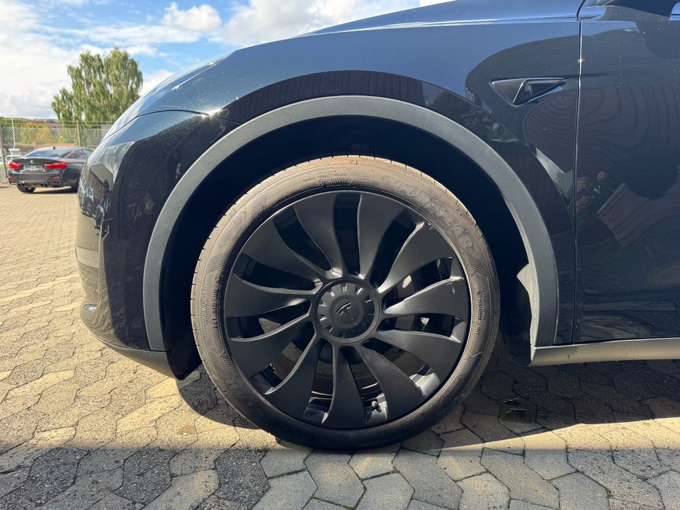 Tesla Model Y Long Range AWD 5d