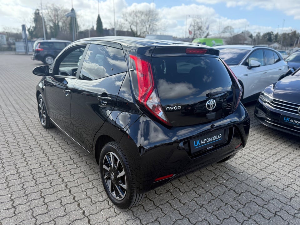 Toyota Aygo 1,0 VVT-i x-black 5d