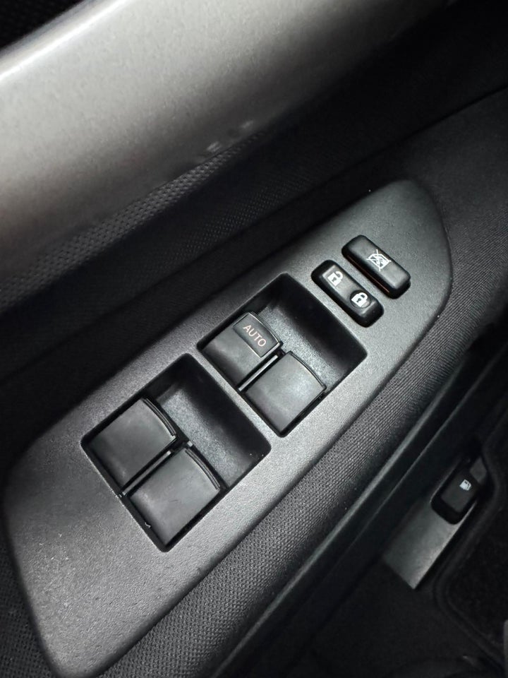 Toyota Auris 1,3 T2 5d