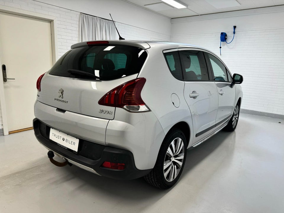 Peugeot 3008 1,2 e-THP 130 Allure 5d