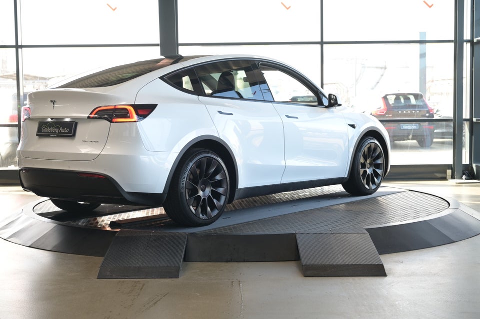 Tesla Model Y Long Range AWD 5d