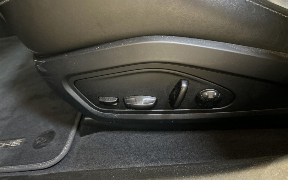 Porsche Taycan 4S 4d