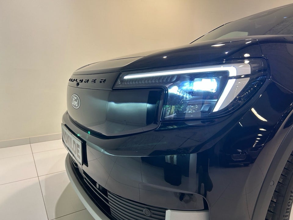 Ford Explorer 77 Premium Extended Range 5d