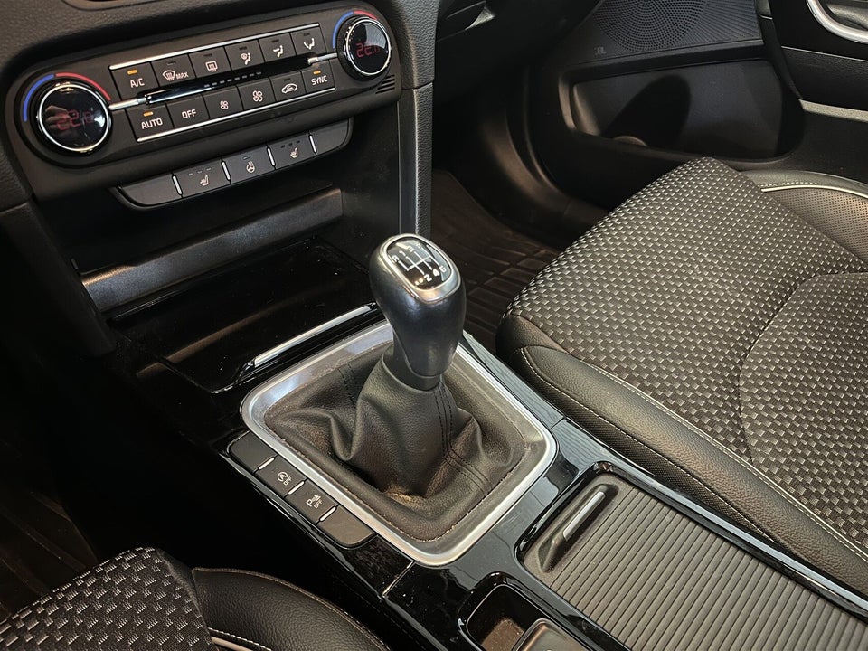 Kia Ceed 1,4 T-GDi Collection 5d