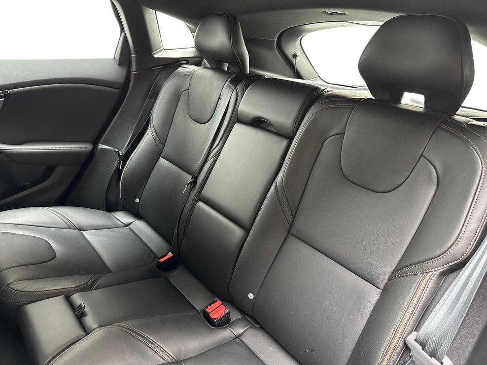 Volvo V40 CC 1,5 T3 152 aut. 5d