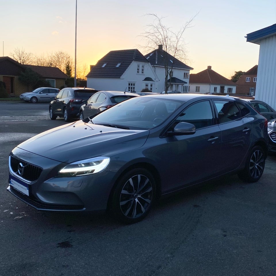 Volvo V40 2,0 D3 150 Momentum aut. 5d