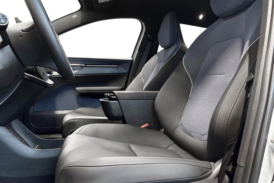 Volvo EX30 Standard Range Plus 5d