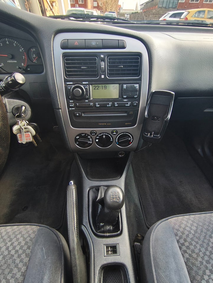 Toyota Avensis 1,8 VVT-i Terra 4d