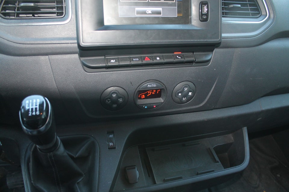 Renault Master IV T33 2,3 dCi 135 L2H2 Kassevogn