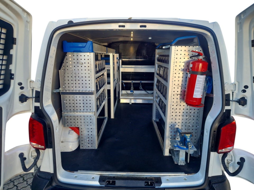 VW Transporter 2,0 TDi 110 Kassevogn lang