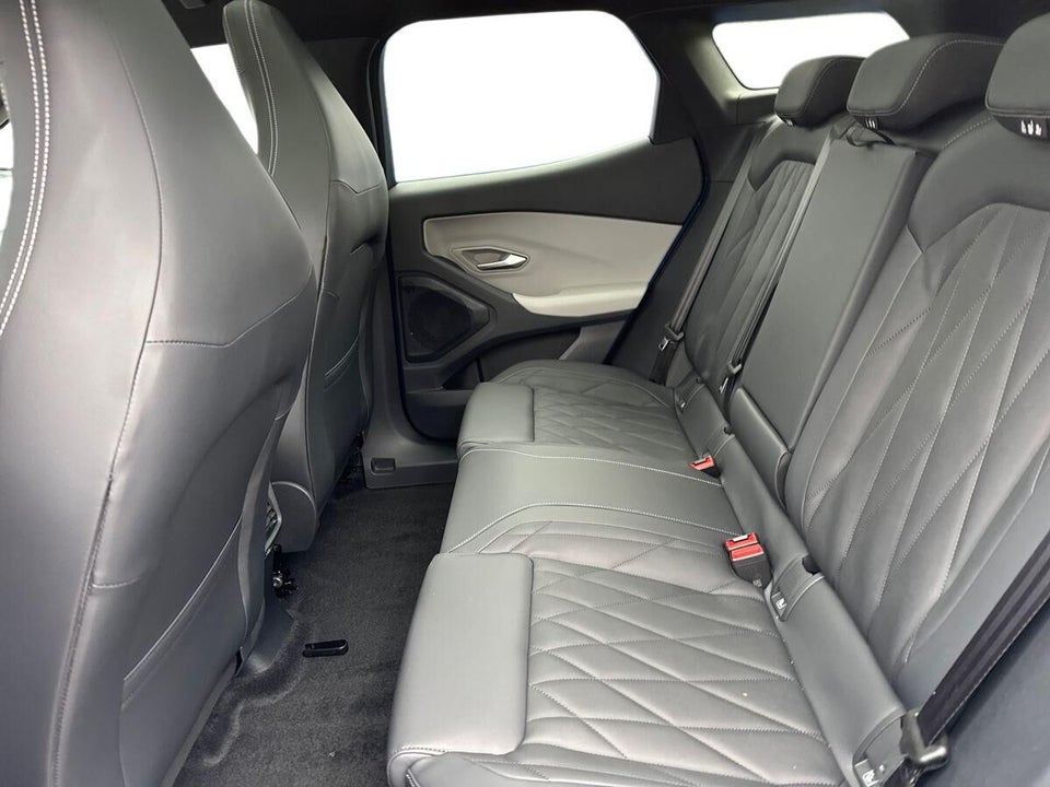 Ford Explorer 84 Premium Extended Range AWD 5d