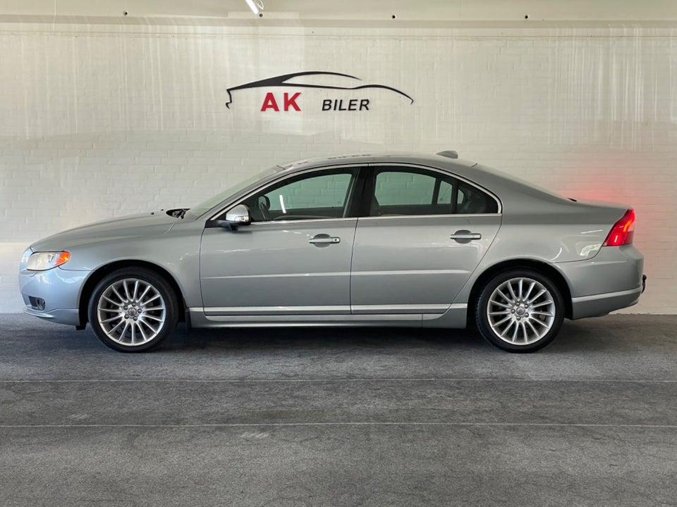 Volvo S80 2,4 D5 Momentum aut. 4d