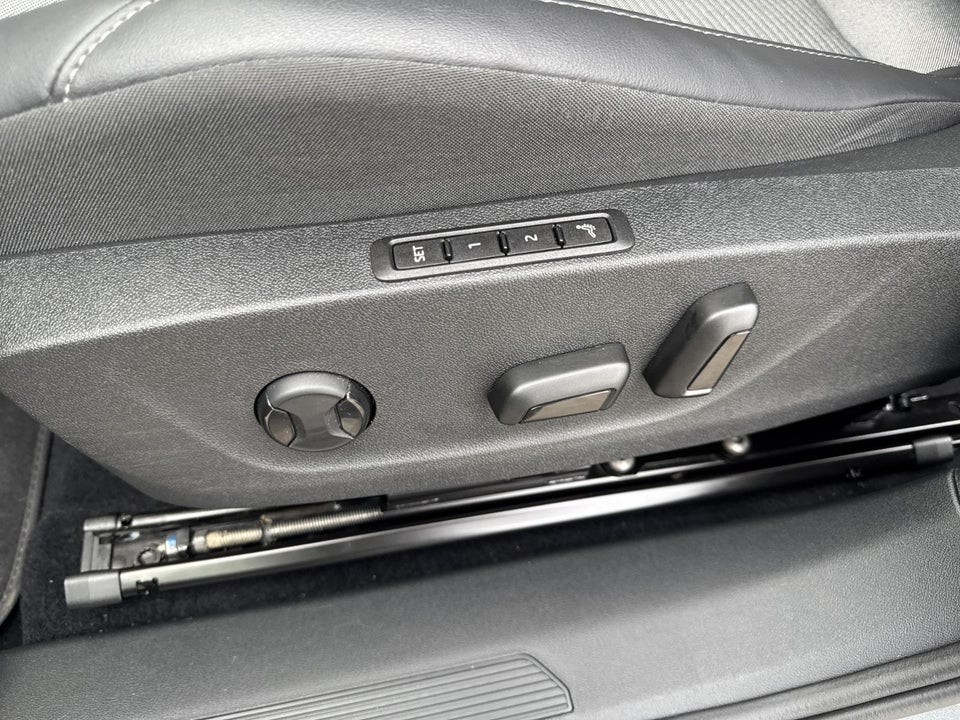 Skoda Enyaq 60 iV Loft 5d