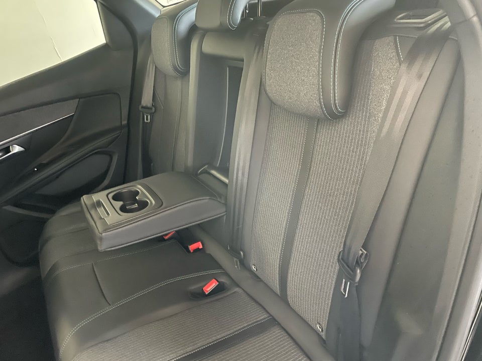 Peugeot 3008 1,6 Hybrid Selection Sport EAT8 5d