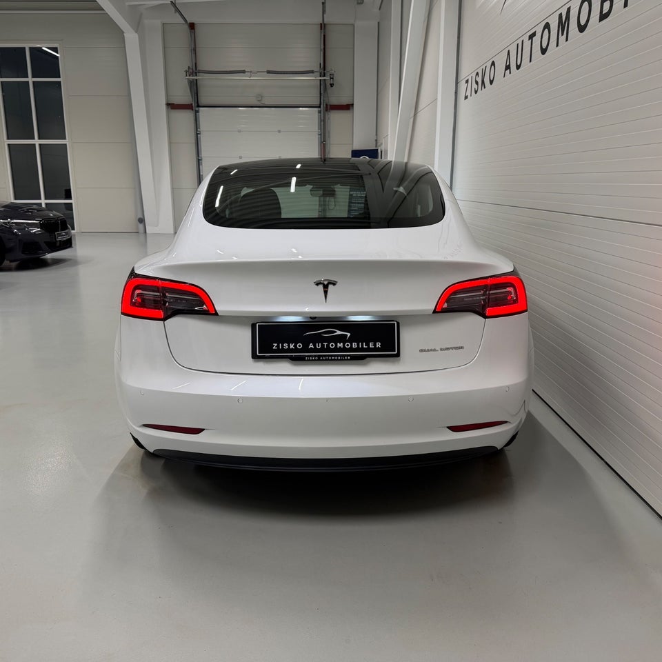 Tesla Model 3 Long Range AWD 4d