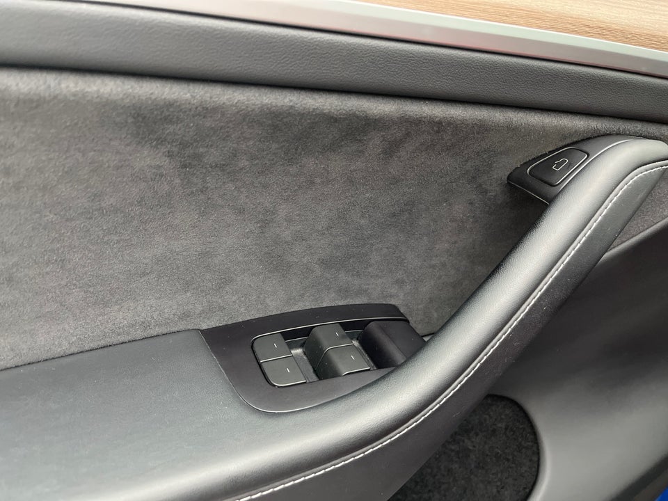 Tesla Model Y Long Range AWD 5d