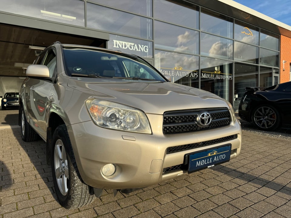 Toyota RAV4 2,2 D-4D 136 4x4 Van 5d