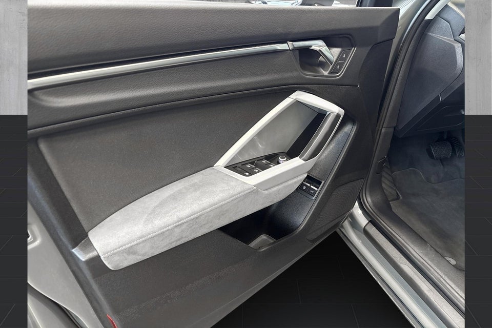 Audi Q3 45 TFSi e Attitude plus S-tr. 5d