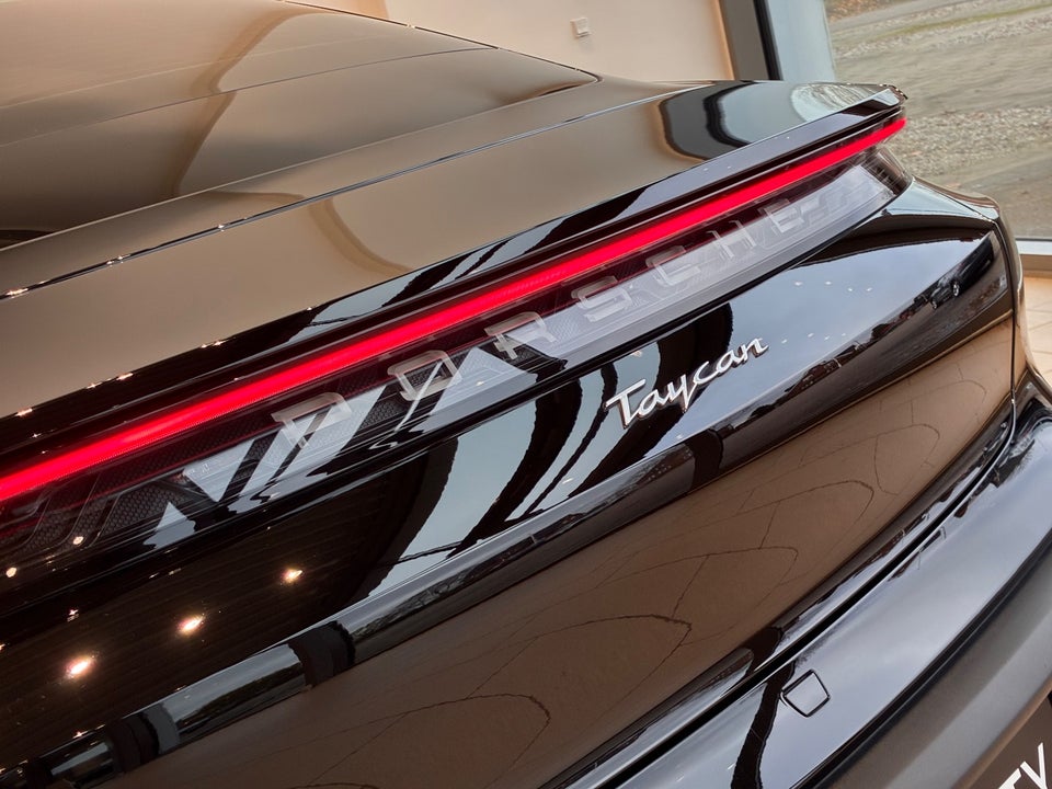 Porsche Taycan 4d
