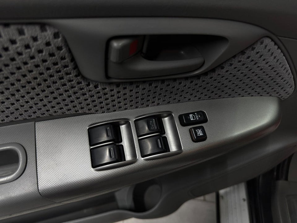 Toyota HiLux 3,0 D-4D Db.Kab 4x4 SR5 4d