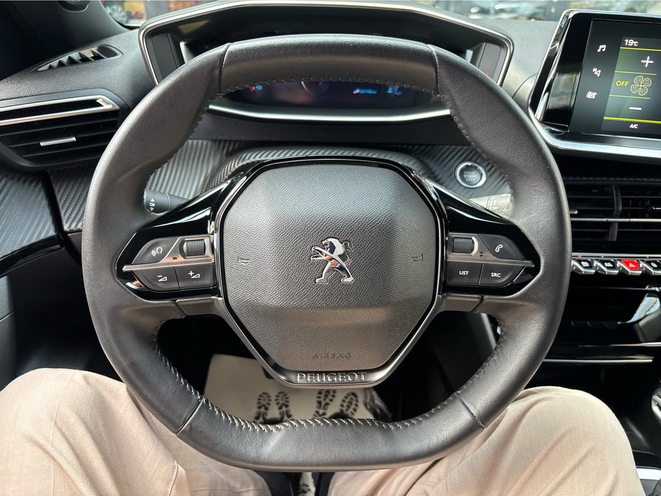 Peugeot 2008 1,2 PureTech 130 Allure 5d