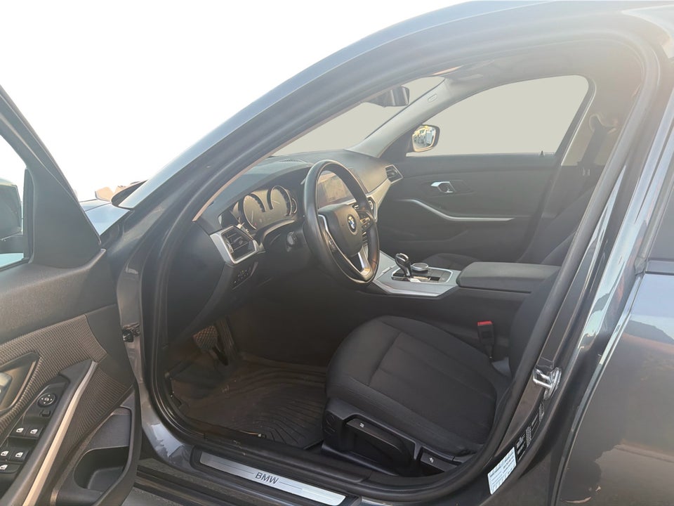 BMW 320i 2,0 Connected aut. 4d