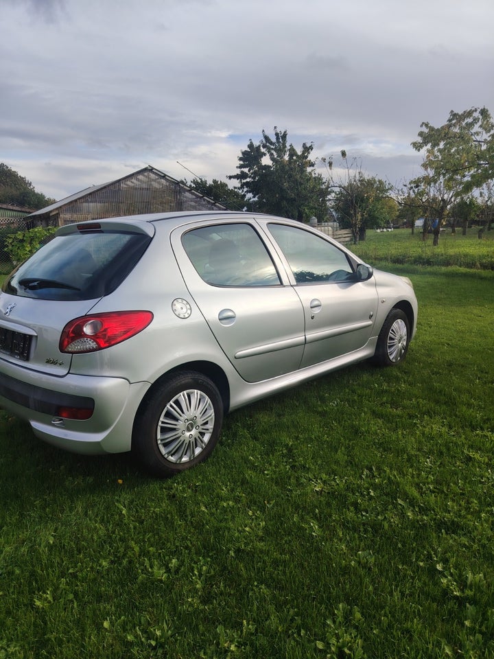 Peugeot 206+ 1,4 Generation 5d