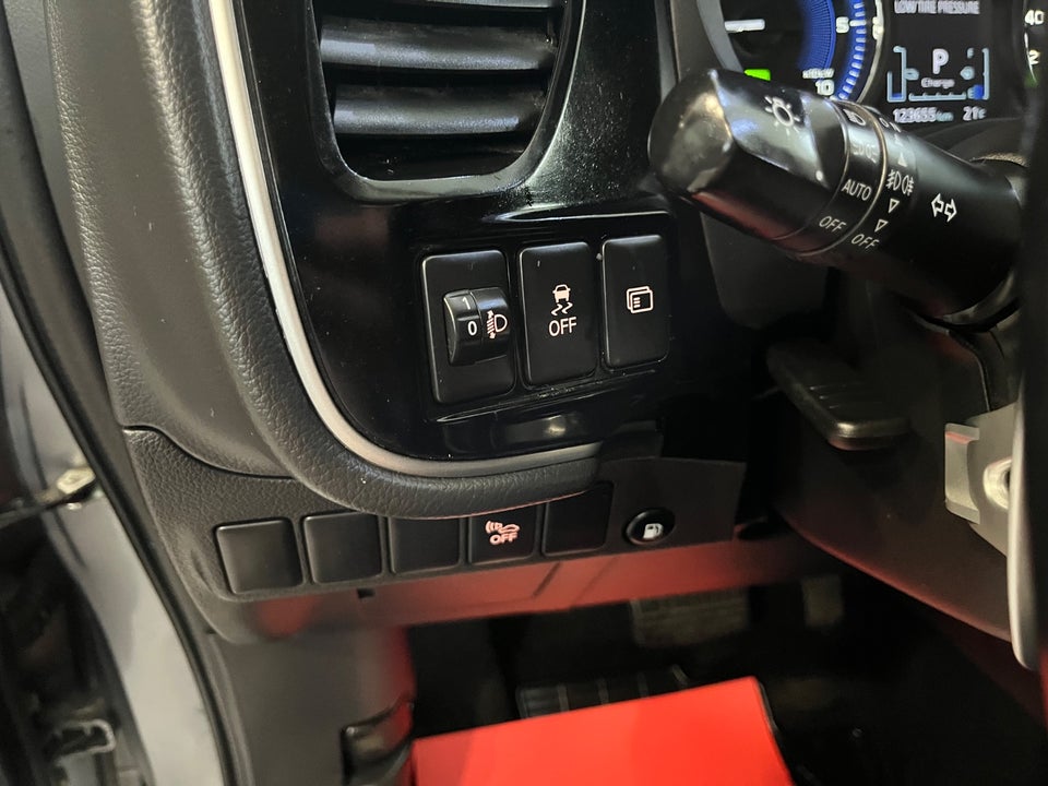 Mitsubishi Outlander 2,4 PHEV Invite CVT 4WD 5d