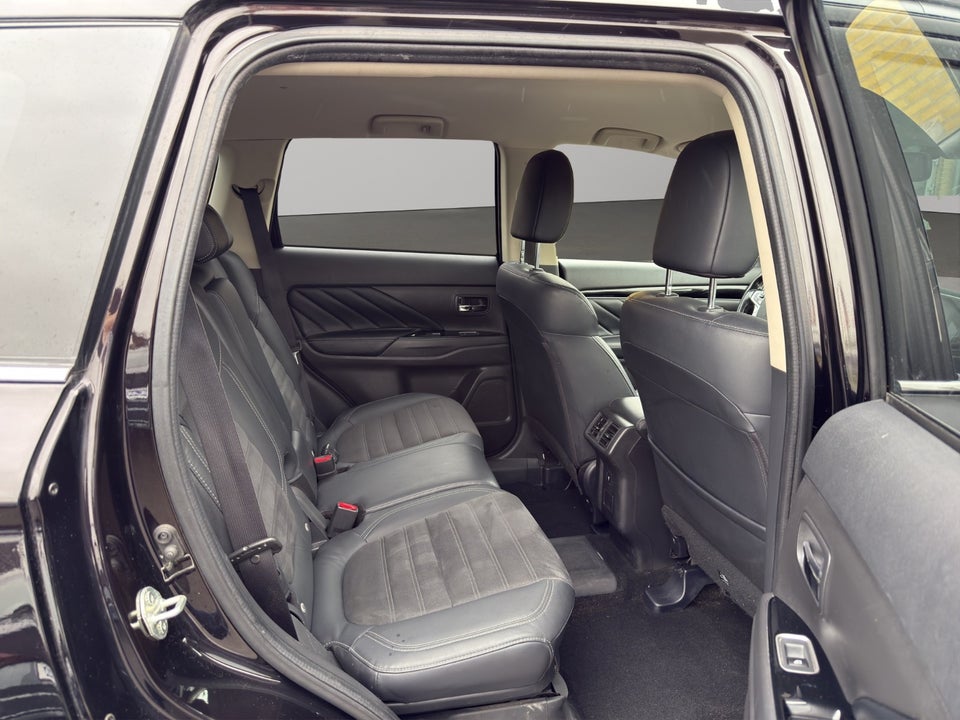 Mitsubishi Outlander 2,4 PHEV Inform CVT 4WD 5d