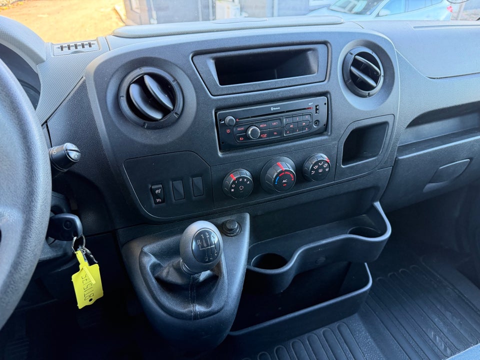 Nissan NV400 2,3 dCi 125 L2H2 Comfort Van
