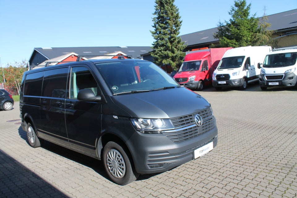 VW Transporter 2,0 TDi 110 Kassevogn lang