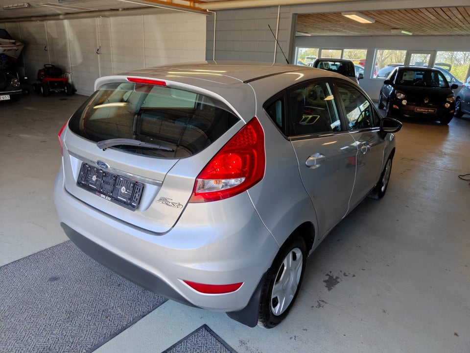 Ford Fiesta 1,4 Titanium 5d