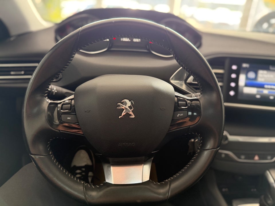 Peugeot 308 1,6 BlueHDi 120 Style Sky EAT6 5d