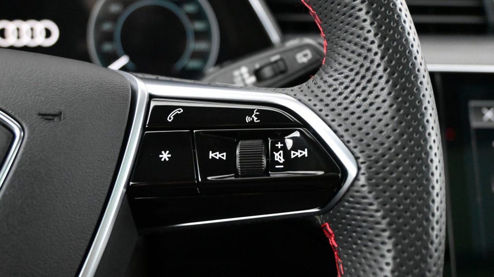 Audi Q8 e-tron 55 S-line quattro 5d