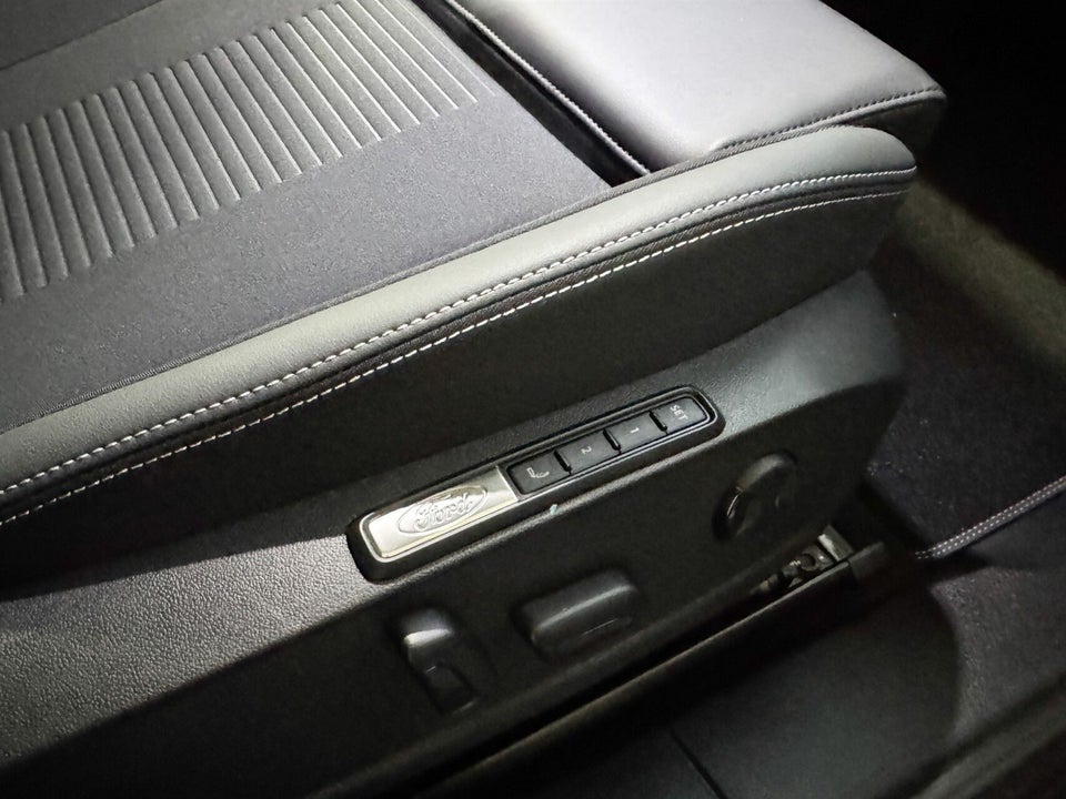 Ford Explorer 84 Select Extended Range AWD 5d