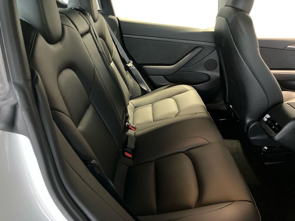 Tesla Model 3 Long Range AWD 4d