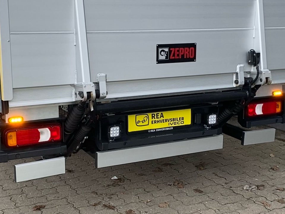 Iveco Daily 3,0 35S18 4100mm Box m/lift AG8