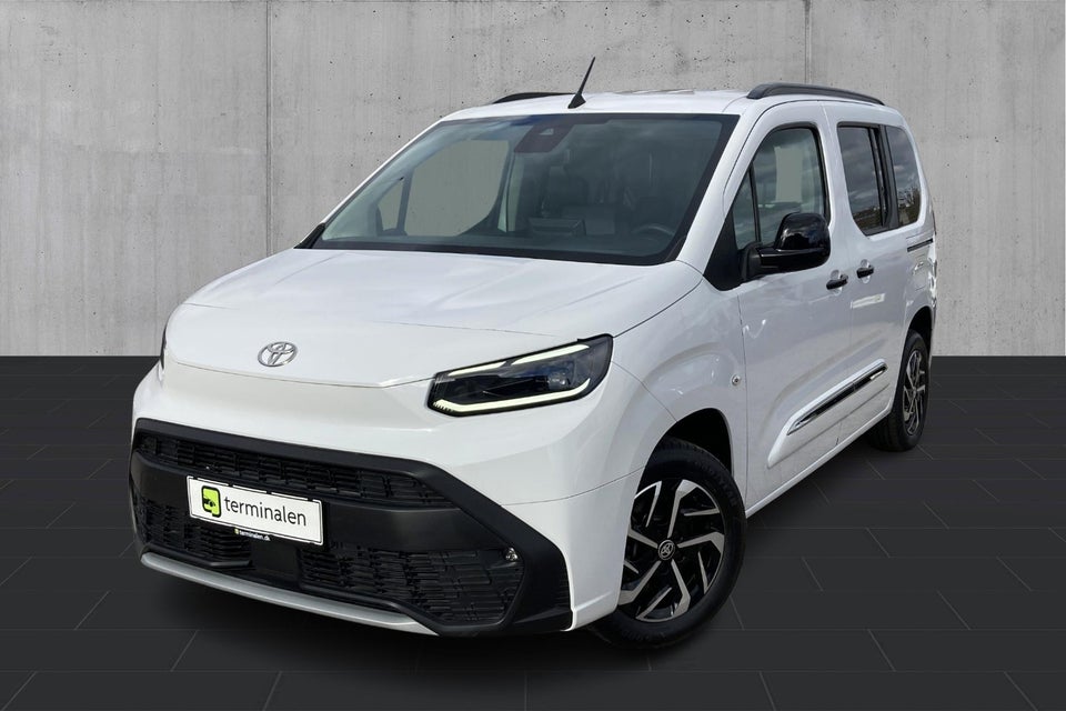 Toyota ProAce City Verso 50 Medium Family 5d