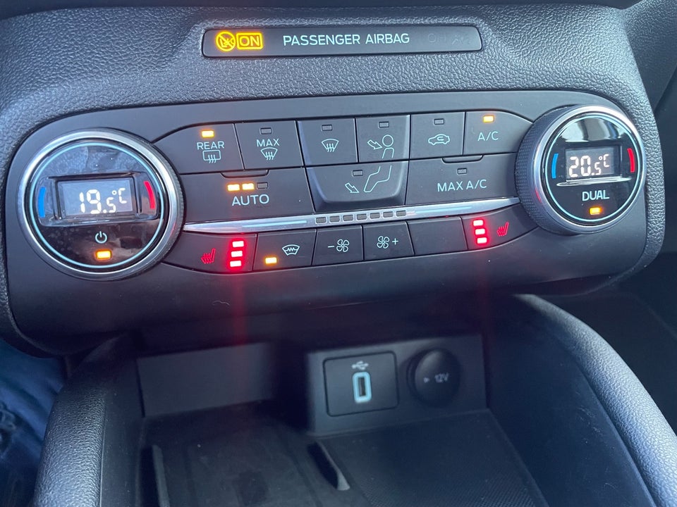 Ford Focus 1,0 EcoBoost mHEV Titanium X stc. 5d