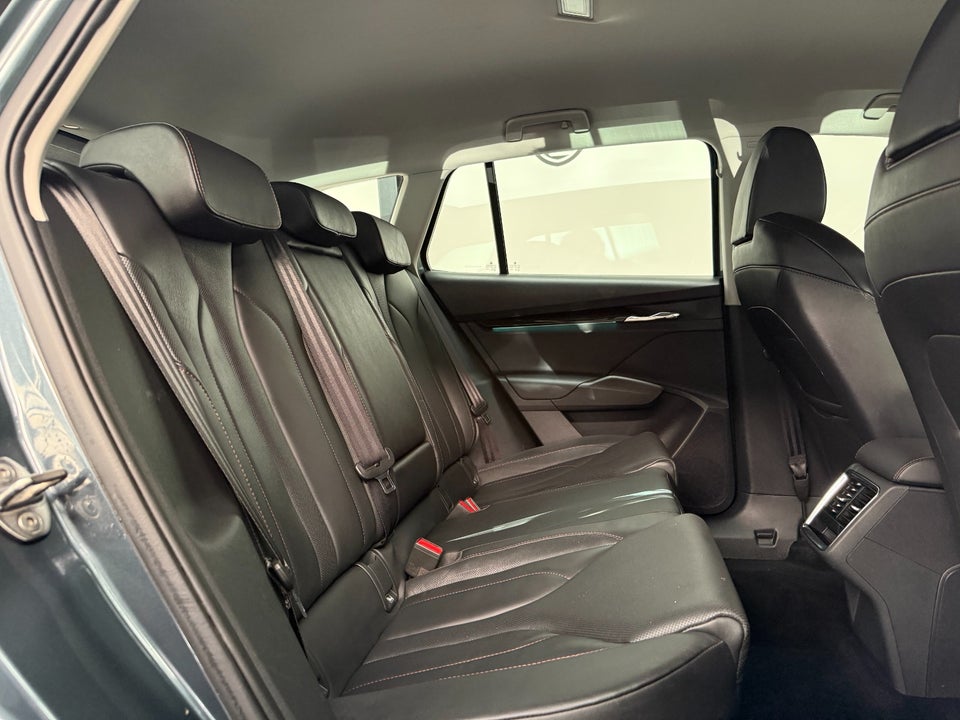 Skoda Enyaq 60 iV Suite 5d