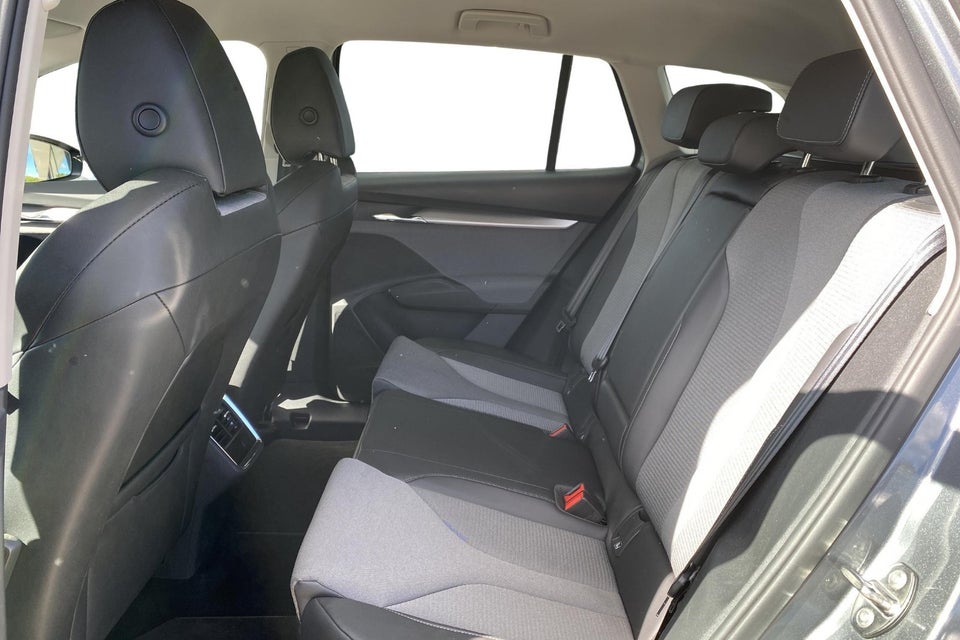 Skoda Enyaq 60 iV Loft 5d