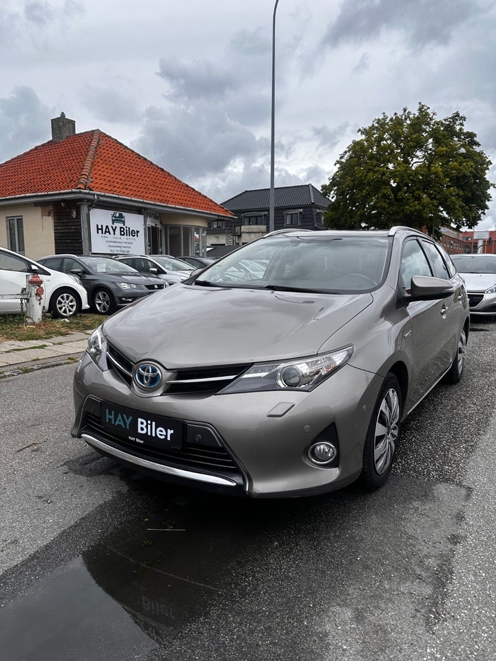 Toyota Auris 1,8 Hybrid H2+ Comfort Touring Sports CVT 5d