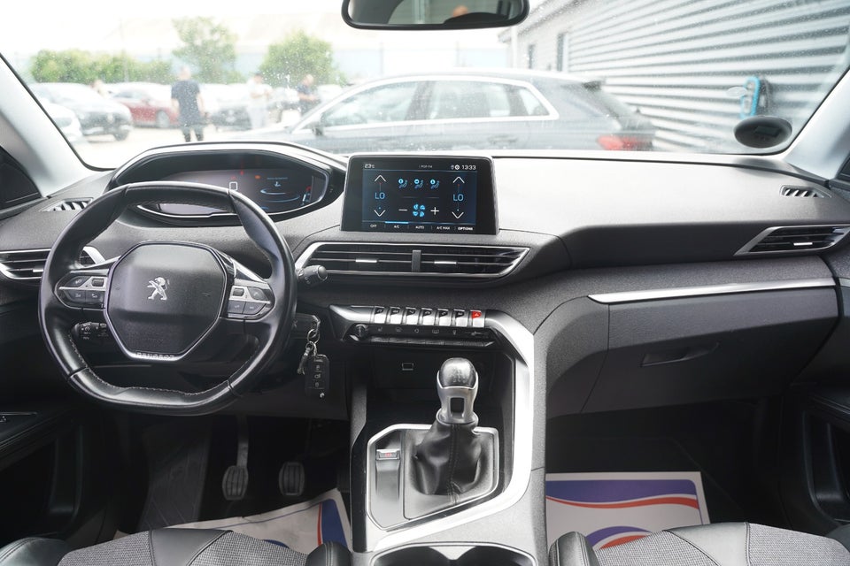 Peugeot 5008 1,2 PureTech 130 Allure 7prs 5d