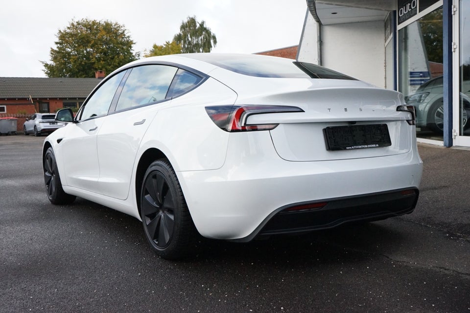 Tesla Model 3 RWD 4d