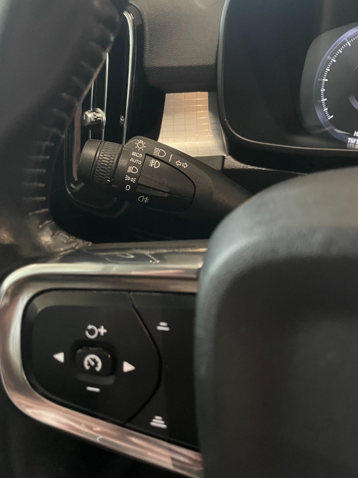 Volvo XC40 1,5 T3 156 Momentum 5d