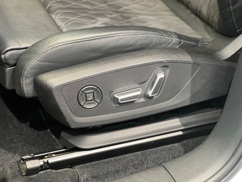 Audi Q6 e-tron S-line quattro 5d